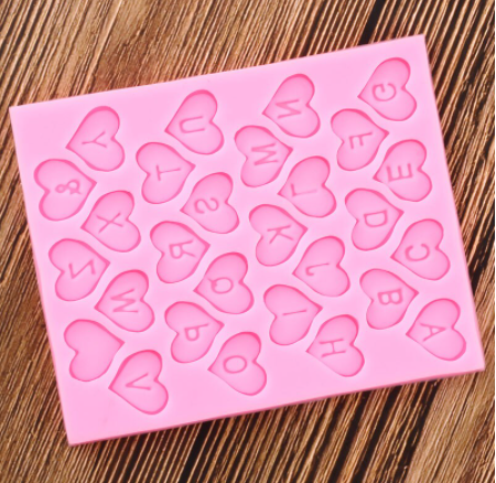 Molde de silicona abecedario con forma de corazón | Ideal para chocolate o fondant